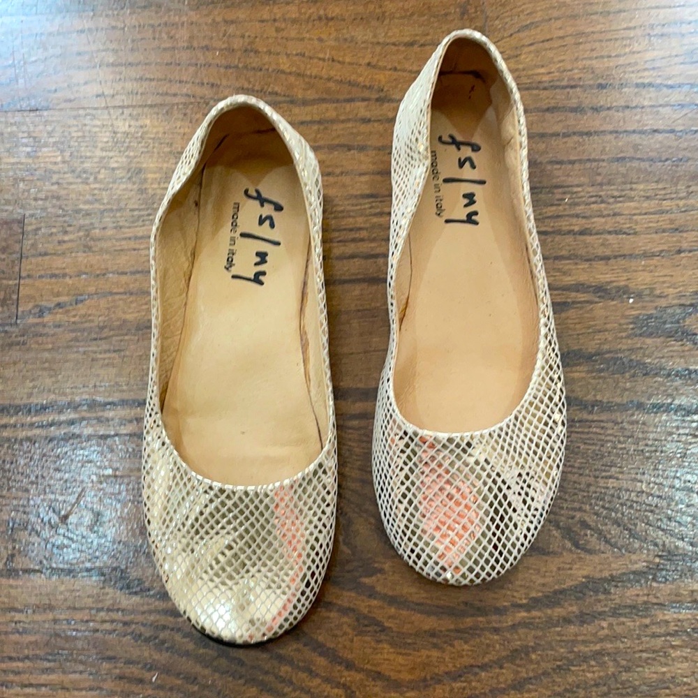 French Sole fs/ny Zeppa wedge ballet flats. Metallic Gold snakeprint. Size 6.